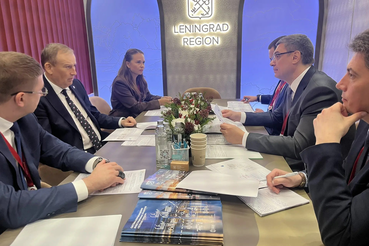 На полях ПМЭФ губернатор Ленинградской области Александр Дрозденко провел встречу с губернатором Владимирской области Александром Авдеевым
