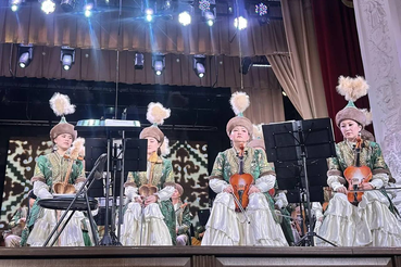 Казахский оркестр народных инструментов выступил в Гатчине