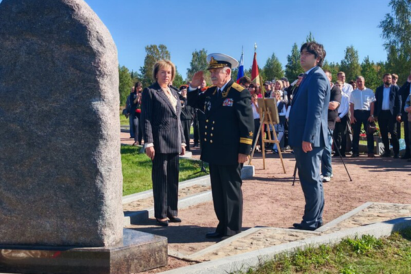 Памятный знак в честь воинов Тверской земли открыт на Невском пятачке